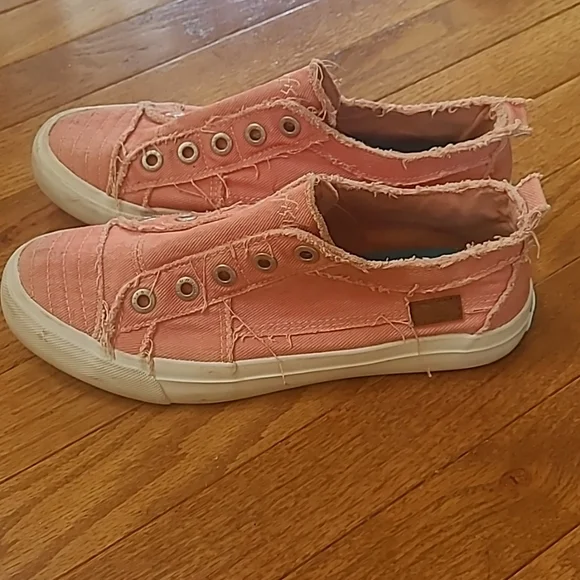 🩷Blowfish Sneakers - Picture 2 of 4